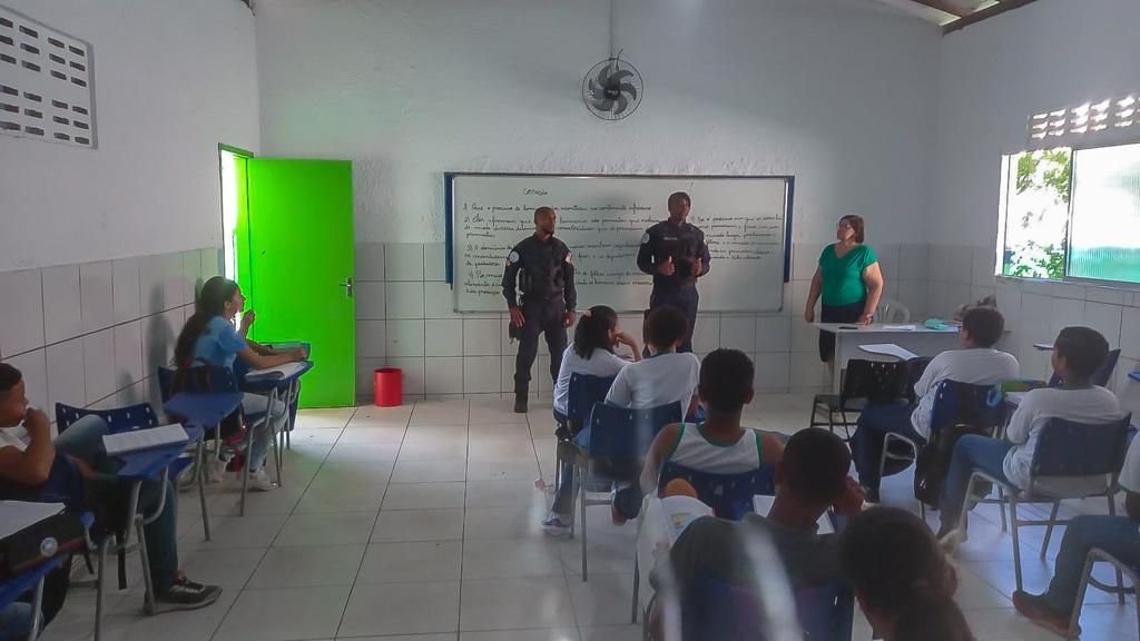 Prefeita Cordélia Torres determina presença da GCM nas escolas para garantir segurança dos estudantes em Eunápolis 5