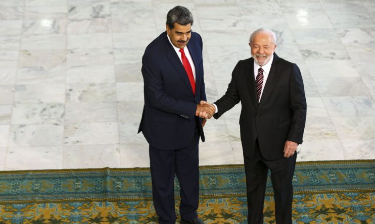 Ao lado de Maduro, Lula defende união de países latino-americanos 8