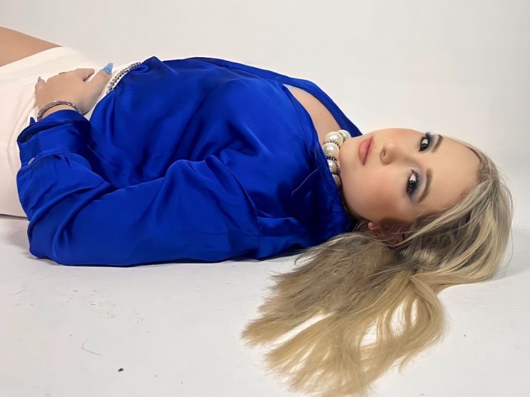 Susanne Stersi lança novo single intitulado "Figurante" 12