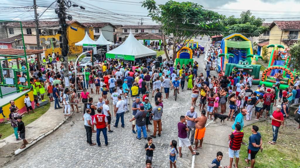Prefeita Cordélia Torres realiza sonho da população do Parque da Renovação com entrega de quadra esportiva 26