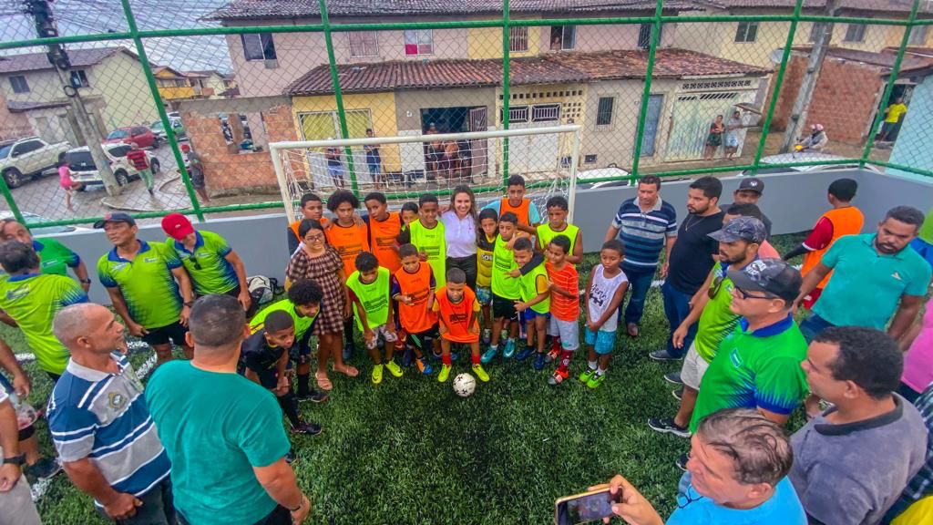 Prefeita Cordélia Torres realiza sonho da população do Parque da Renovação com entrega de quadra esportiva 25