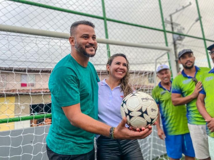 Prefeita Cordélia Torres realiza sonho da população do Parque da Renovação com entrega de quadra esportiva 31