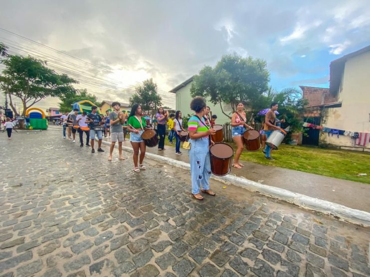 Prefeita Cordélia Torres realiza sonho da população do Parque da Renovação com entrega de quadra esportiva 25