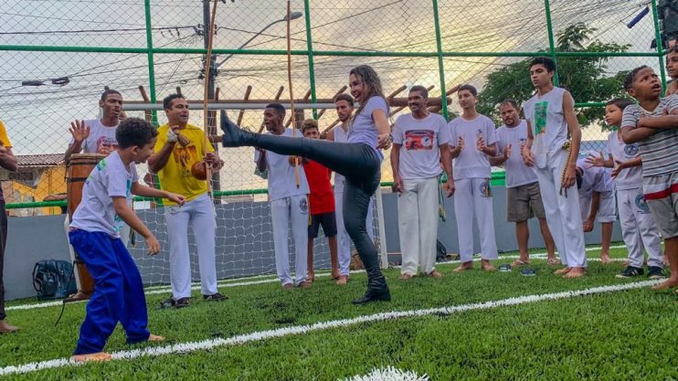 Prefeita Cordélia Torres realiza sonho da população do Parque da Renovação com entrega de quadra esportiva 27