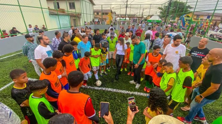 Prefeita Cordélia Torres realiza sonho da população do Parque da Renovação com entrega de quadra esportiva 22