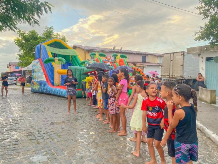 Prefeita Cordélia Torres realiza sonho da população do Parque da Renovação com entrega de quadra esportiva 24