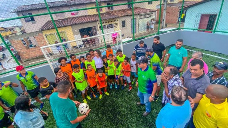 Prefeita Cordélia Torres realiza sonho da população do Parque da Renovação com entrega de quadra esportiva 20