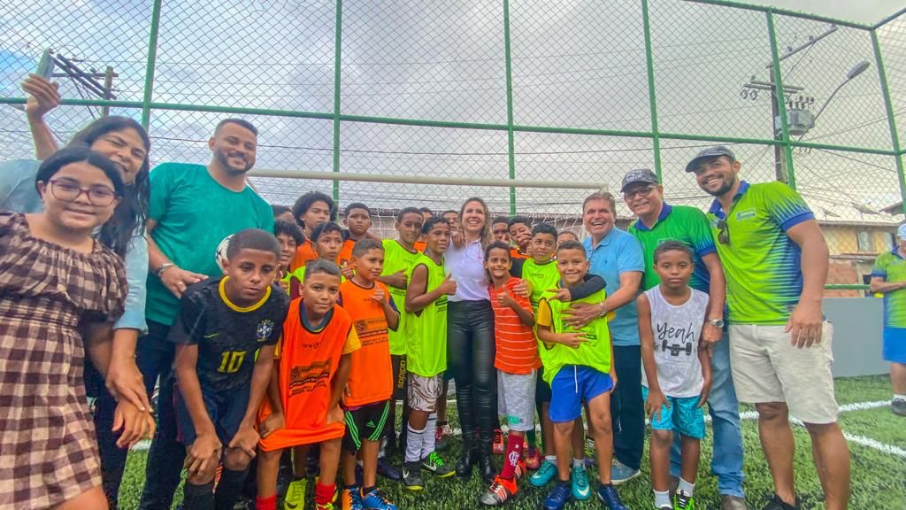 Prefeita Cordélia Torres realiza sonho da população do Parque da Renovação com entrega de quadra esportiva 29