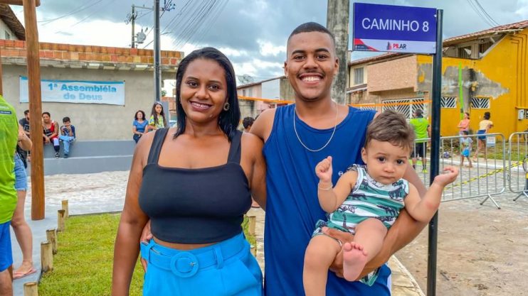 Prefeita Cordélia Torres realiza sonho da população do Parque da Renovação com entrega de quadra esportiva 17