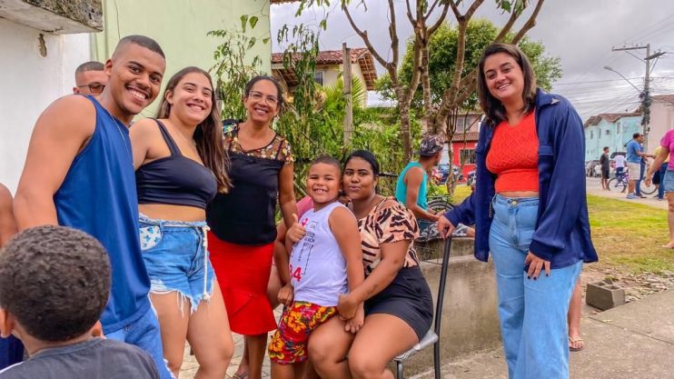 Prefeita Cordélia Torres realiza sonho da população do Parque da Renovação com entrega de quadra esportiva 14