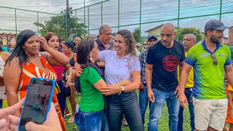 Prefeita Cordélia Torres realiza sonho da população do Parque da Renovação com entrega de quadra esportiva 30
