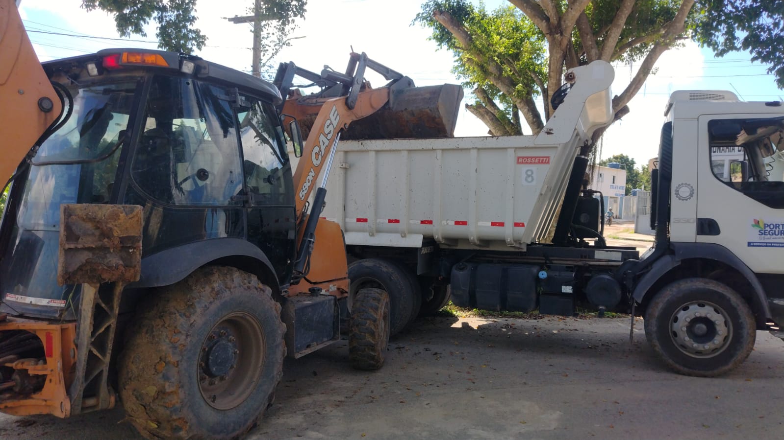 Prefeitura realiza operações de retirada de entulhos em diversos bairros! 8