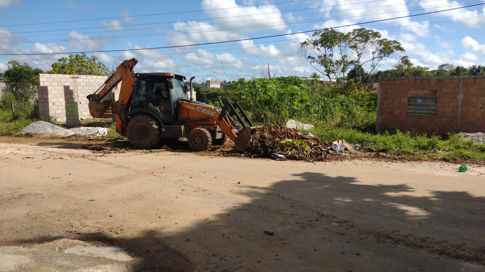 Prefeitura realiza operações de retirada de entulhos em diversos bairros! 6