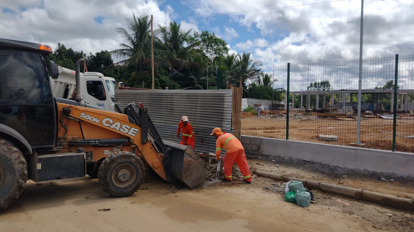 Prefeitura realiza operações de retirada de entulhos em diversos bairros! 5