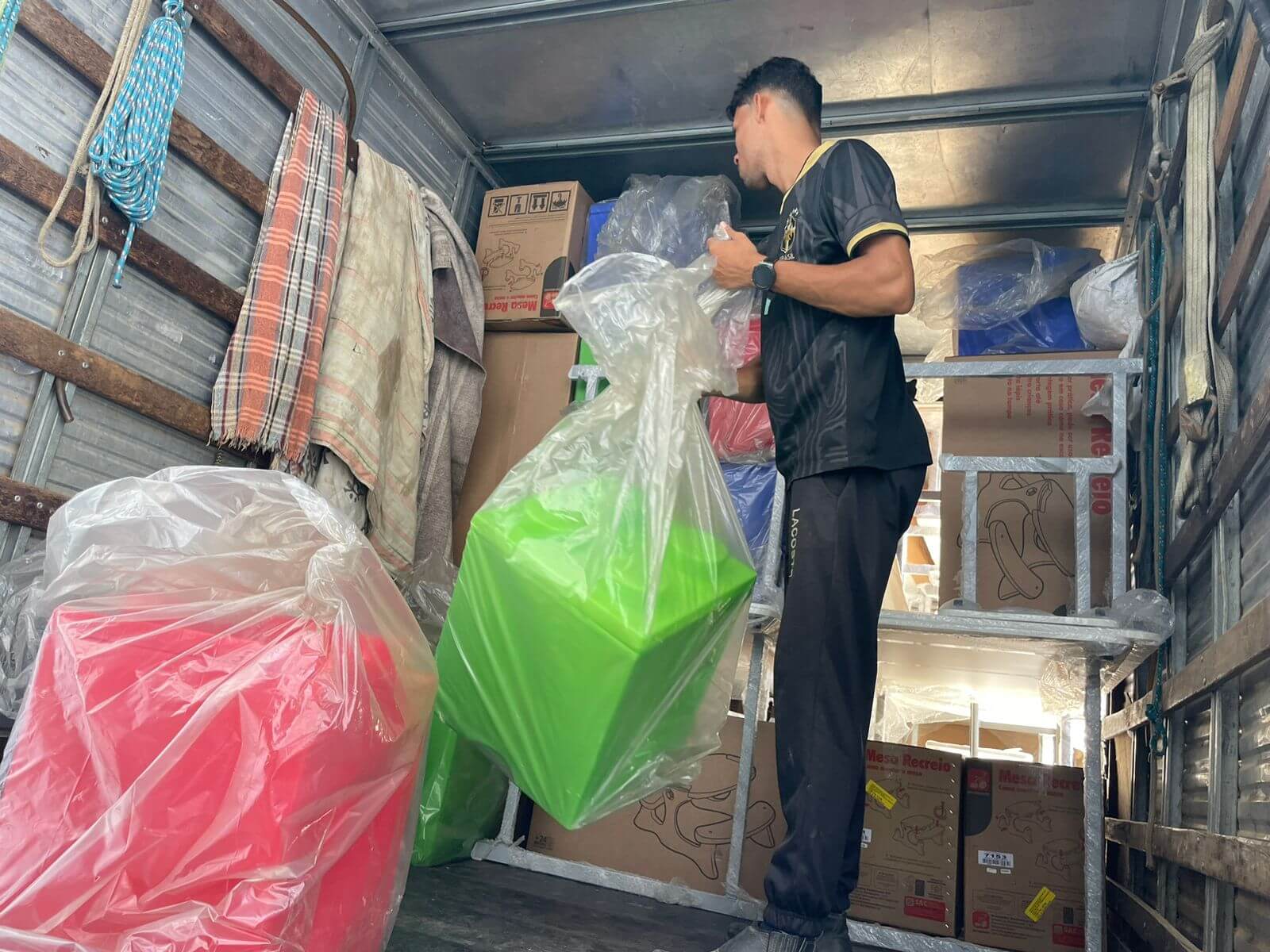 Prefeitura de Eunápolis entrega novos itens de mobiliário à rede municipal de ensino 43