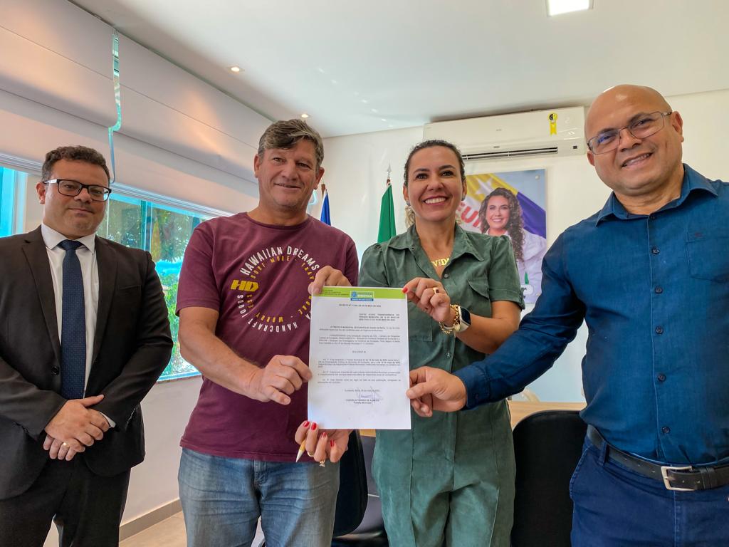 Prefeita Cordélia Torres atende apelo do comércio e transfere o feriado para 15 de maio 5