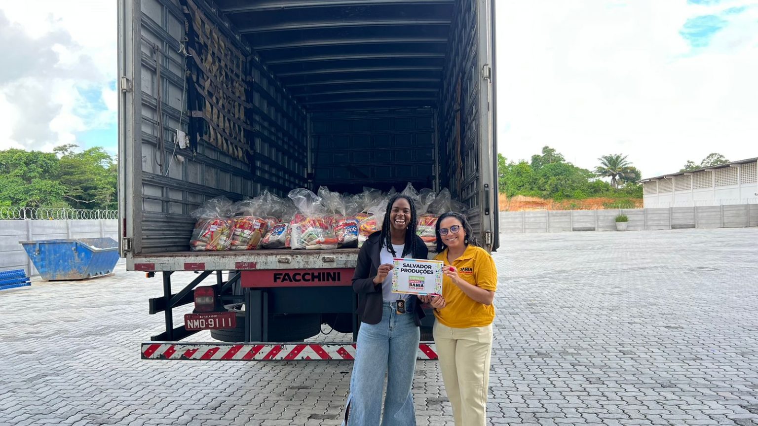Salvador Produções doa 1 tonelada de alimentos ao Projeto Bahia sem Fome Salvador Produções doa 1 tonelada de alimentos ao Projeto Bahia sem Fome 5