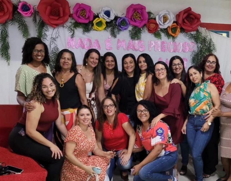 Estudantes e profissionais da educação celebram Dia das Mães na rede municipal de Eunápolis 12
