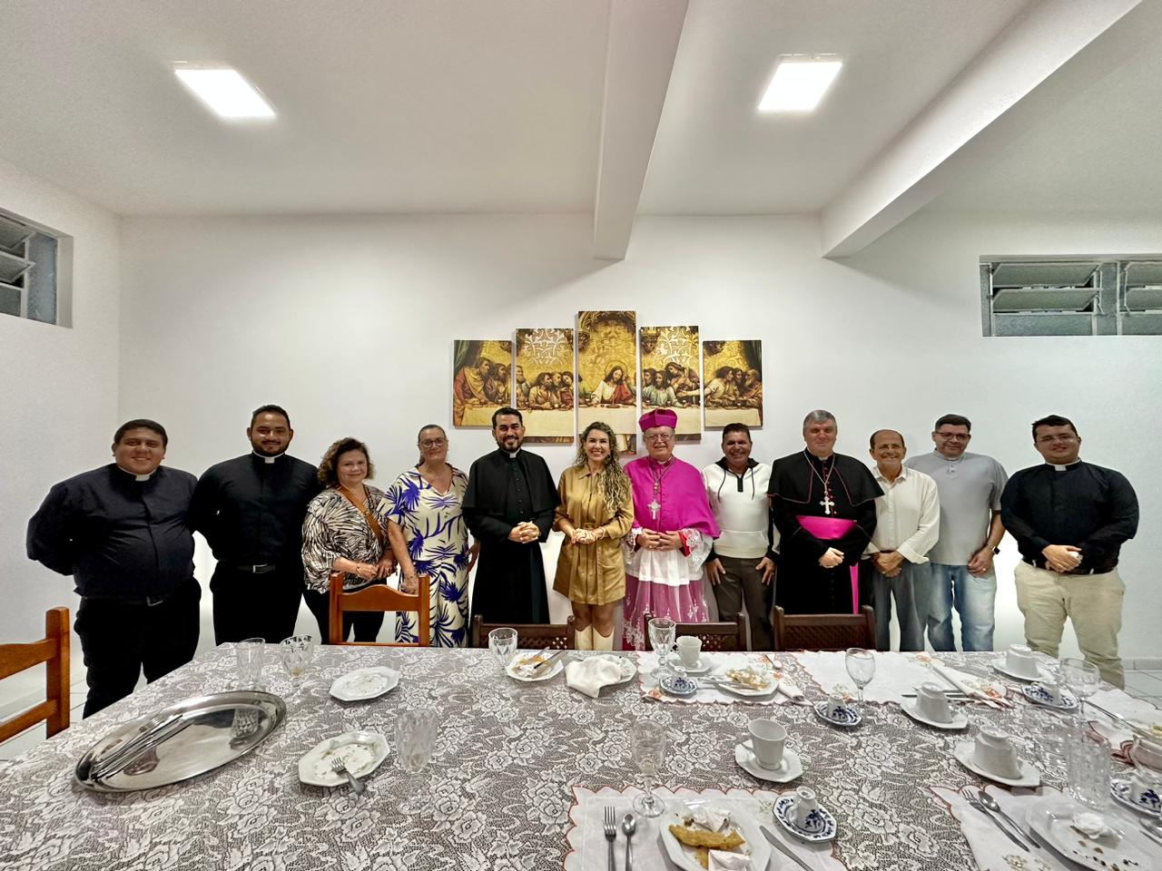 Promovido pela Prefeitura de Eunápolis, show de Rosa de Saron é sucesso na Festa da Padroeira 12