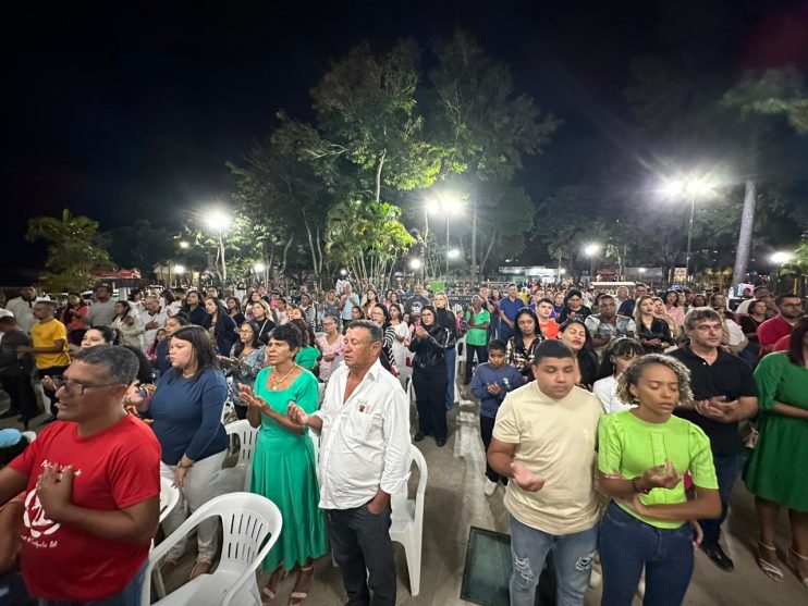 Promovido pela Prefeitura de Eunápolis, show de Rosa de Saron é sucesso na Festa da Padroeira 48