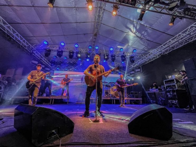 Promovido pela Prefeitura de Eunápolis, show de Rosa de Saron é sucesso na Festa da Padroeira 36