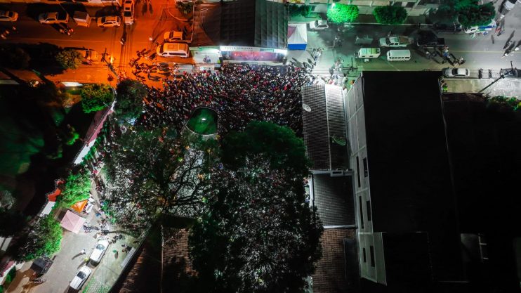 Promovido pela Prefeitura de Eunápolis, show de Rosa de Saron é sucesso na Festa da Padroeira 10