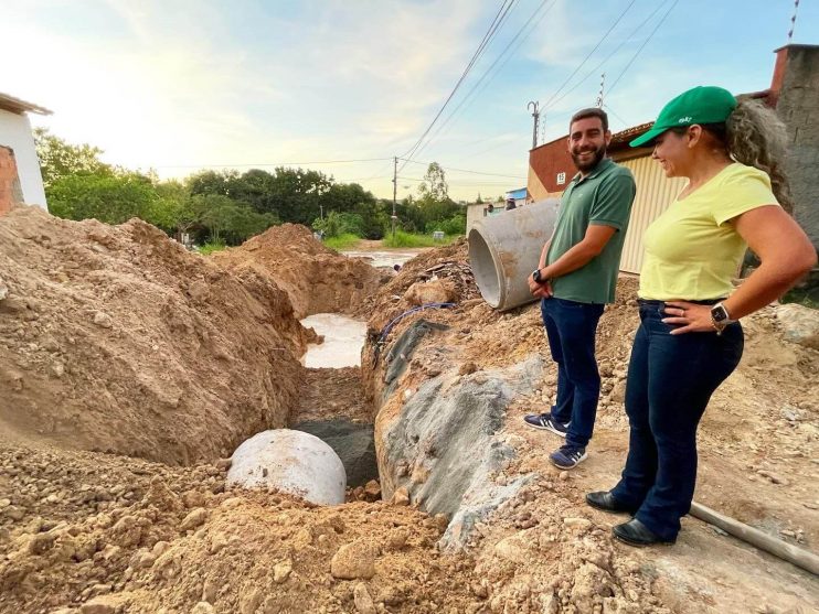 Prefeita Cordélia Torres assina ordem de serviço para construção de passagens molhadas na zona rural 77