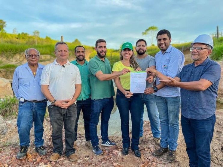 Prefeita Cordélia Torres assina ordem de serviço para construção de passagens molhadas na zona rural 5