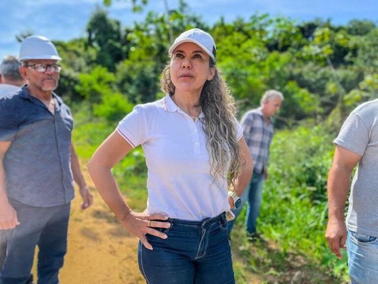 Prefeita Cordélia Torres assina ordem de serviço para construção de passagens molhadas na zona rural 15