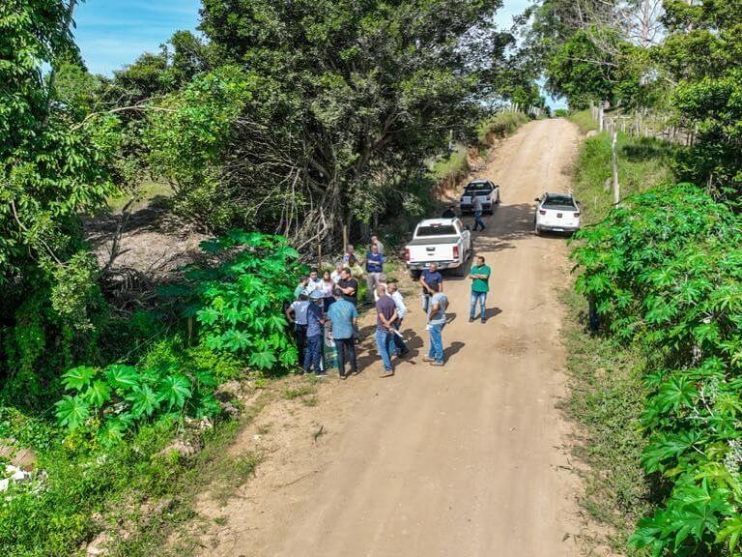 Prefeita Cordélia Torres assina ordem de serviço para construção de passagens molhadas na zona rural 16