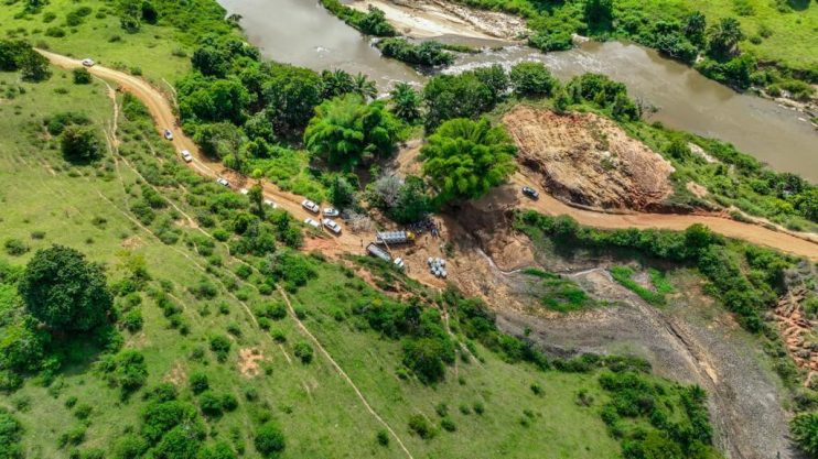 Prefeita Cordélia Torres assina ordem de serviço para construção de passagens molhadas na zona rural 21