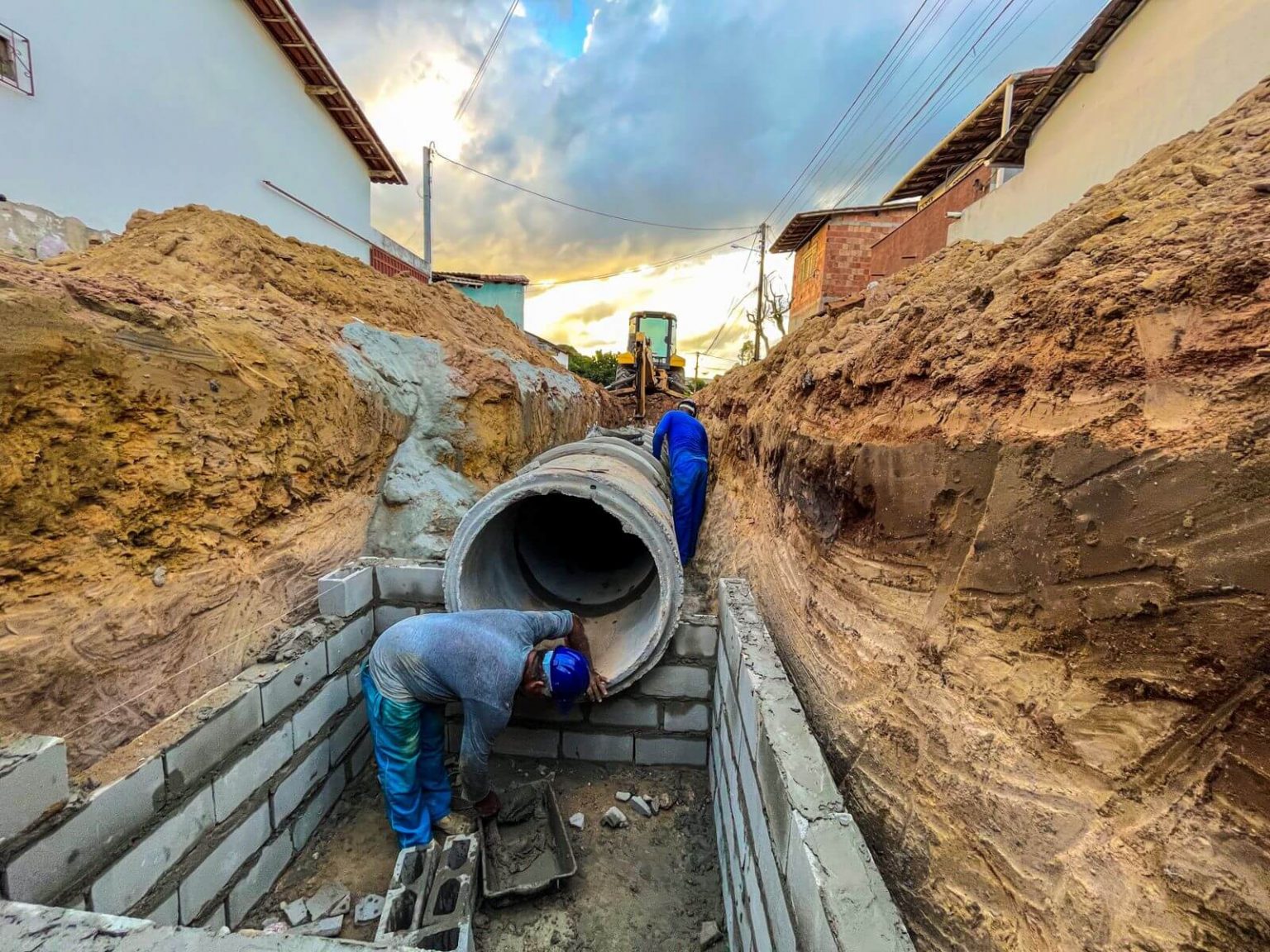 Prefeitura de Eunápolis inicia pavimentação da Rua Caracas no bairro Dinah Borges 10