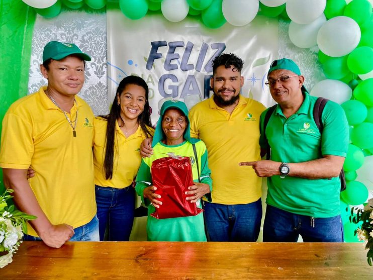 Prefeitura de Eunápolis reúne profissionais da limpeza em comemoração ao Dia do Gari 18