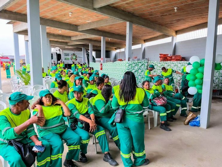 Prefeitura de Eunápolis reúne profissionais da limpeza em comemoração ao Dia do Gari 16
