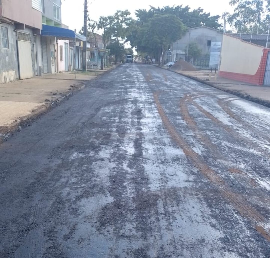 Prefeitura inicia etapa de aplicação de camada asfáltica em ruas do Juca Rosa 9
