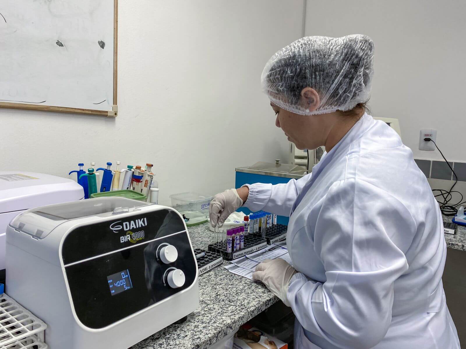 Hospital Regional de Eunápolis vivencia avanços com laboratório de análises 24h 27