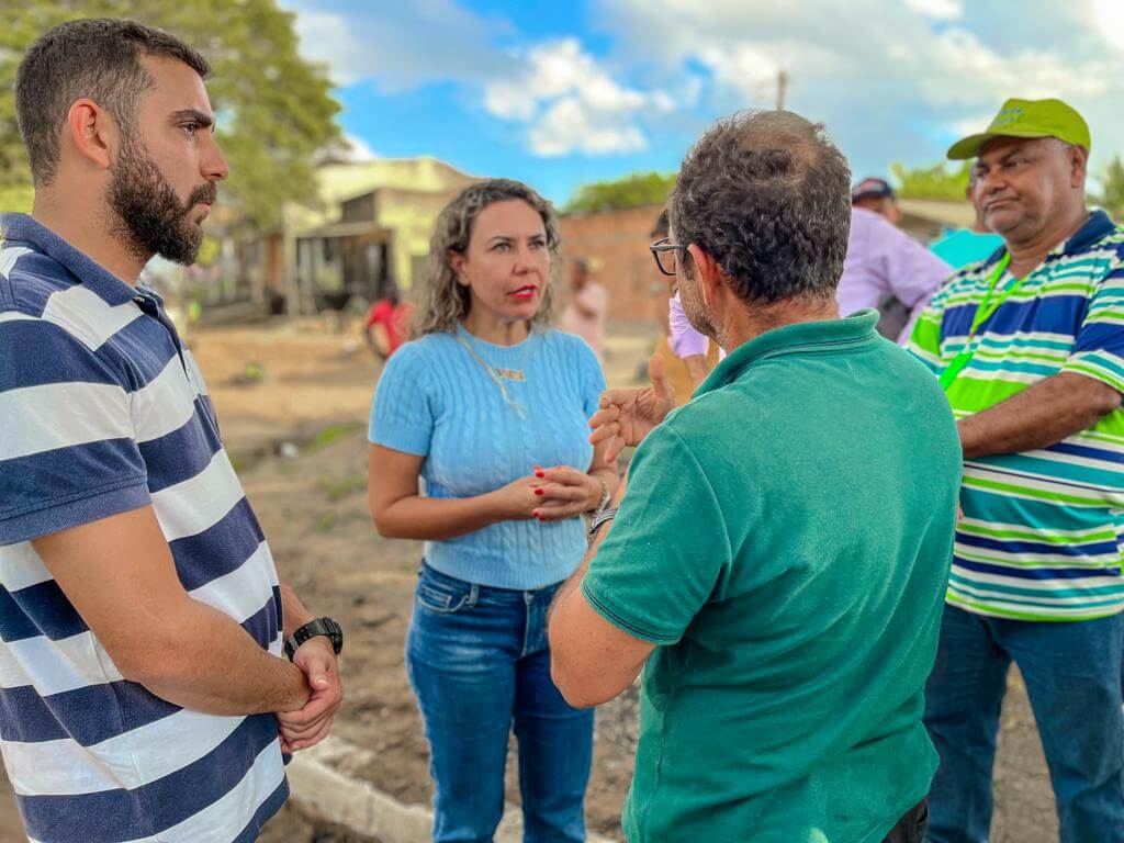 Prefeita Cordélia Torres realiza visita técnica a obras em Eunápolis 17