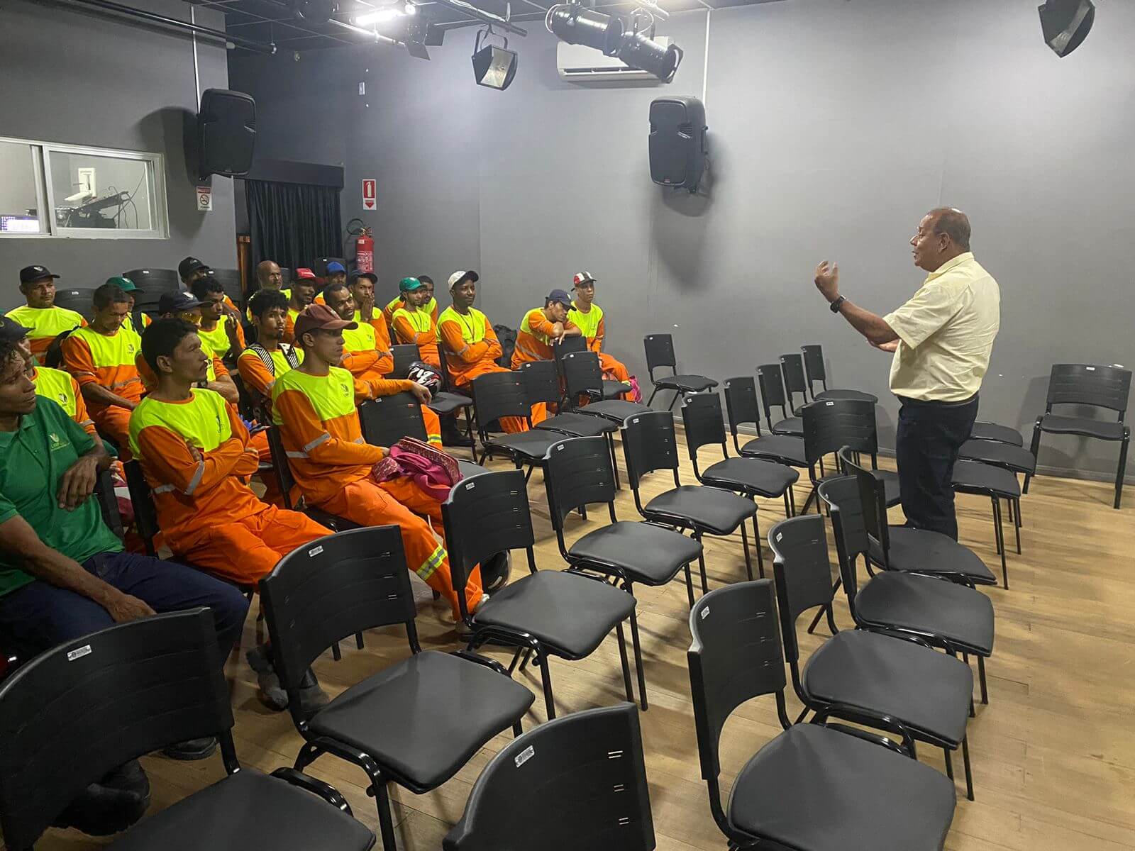 Prefeitura de Eunápolis promove palestra sobre segurança no trabalho para profissionais da limpeza 6