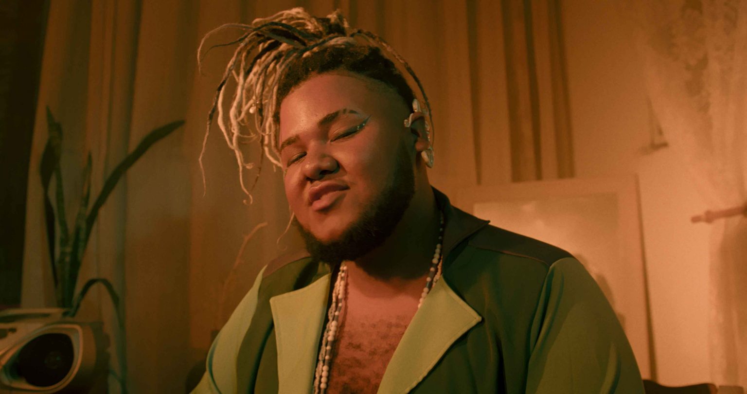 João Loroza lança clipe de "Na Brisa" 9