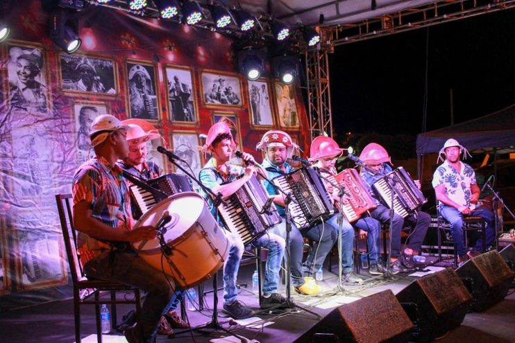 Patrocinado pela Ferbasa, Orquestra Sanfônica Canta Luiz vai percorrer 21 municípios do interior da Bahia Patrocinado pela Ferbasa, Orquestra Sanfônica Canta Luiz vai percorrer 21 municípios do interior da Bahia 13