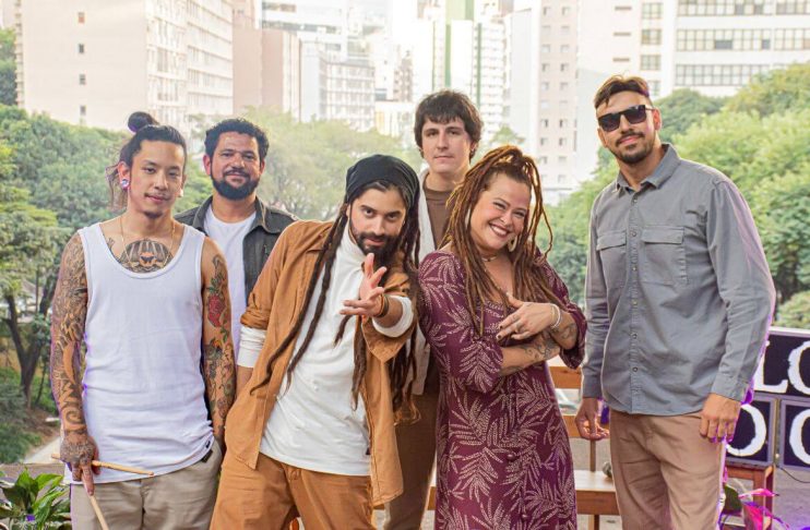 Após lançamento com Tati Portella, Bloco do Caos se apresenta ao lado de Bob Dylan, Gilberto Gil e Iggy Pop em grande festival da Suíça e anuncia turnê Europeia 6