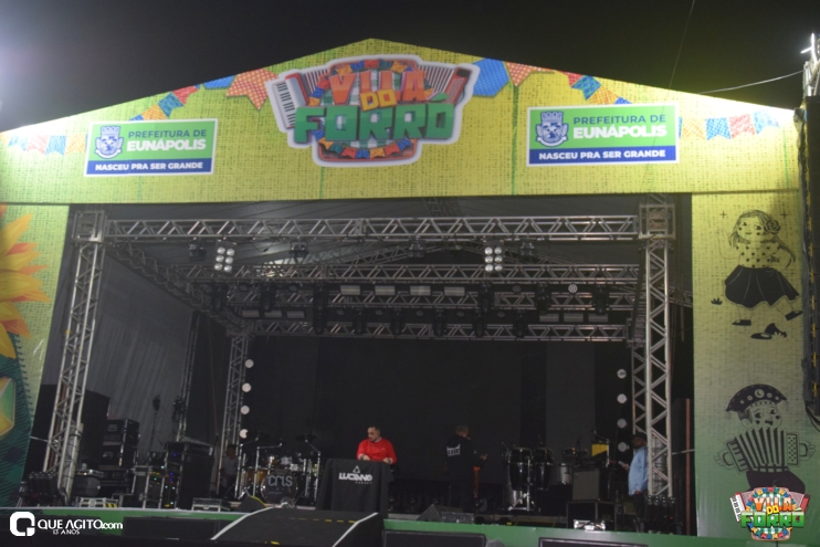 Eunápolis: Show de Nadson o Ferinha atrai multidão para abertura da Vila do Forró 2023 121