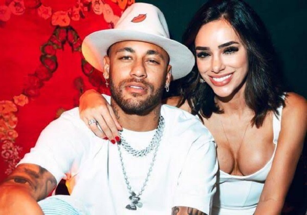 Juntos, Neymar e Bruna Biancardi cantam música de Sandy e Júnior; veja vídeo 5