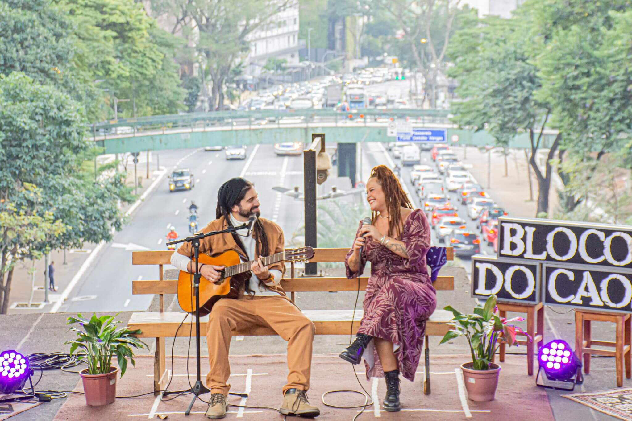 Após lançamento com Tati Portella, Bloco do Caos se apresenta ao lado de Bob Dylan, Gilberto Gil e Iggy Pop em grande festival da Suíça e anuncia turnê Europeia 6