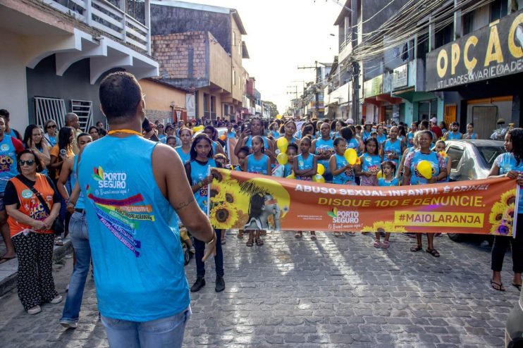 Maio Laranja: autoridades e estudantes participam de passeata no bairro Baianão 14