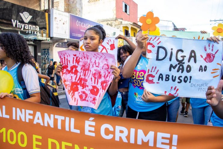 Maio Laranja: autoridades e estudantes participam de passeata no bairro Baianão 24