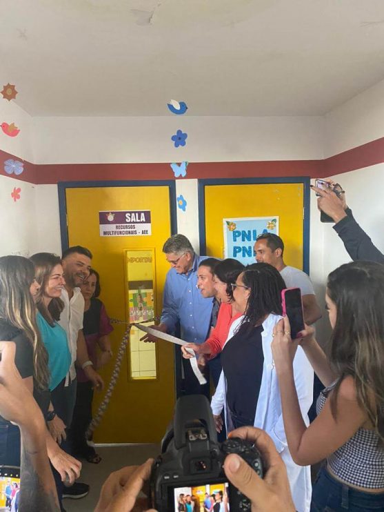 Escolas municipais ganham novas salas de apoio aos alunos com deficiência 8