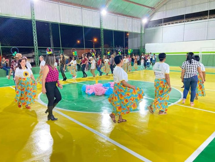 Prefeito de Itagimirim reinaugura quadra de esportes no distrito de União Baiana 19