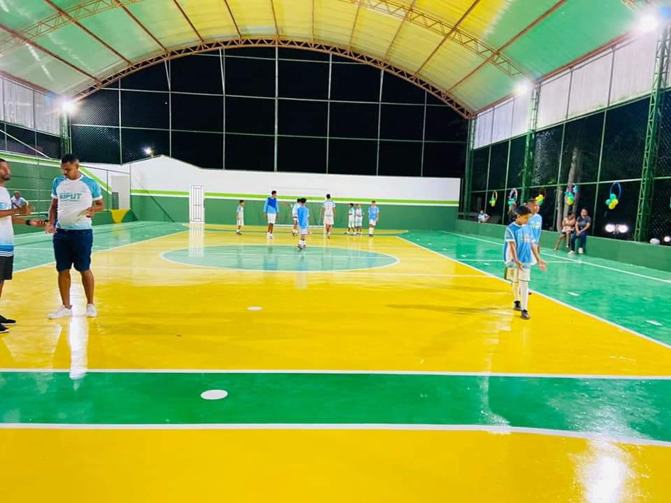 Prefeito de Itagimirim reinaugura quadra de esportes no distrito de União Baiana 17