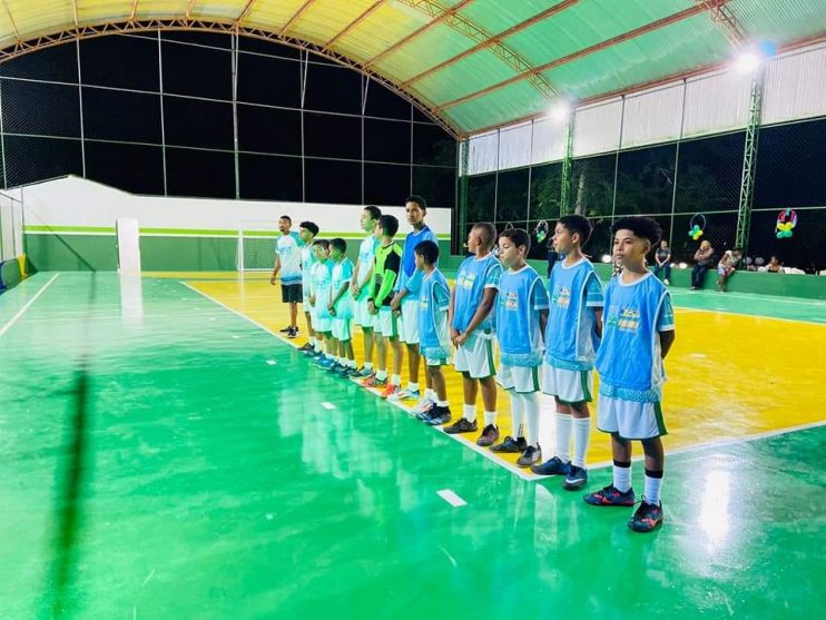 Prefeito de Itagimirim reinaugura quadra de esportes no distrito de União Baiana 16